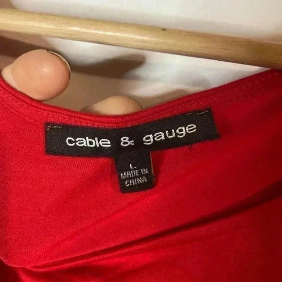 Cable & gauge red tank top with off the shoulder long sleeves - Picture 3 of 5